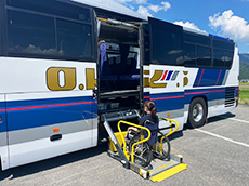 大型リフト付きバスバスイメージ2